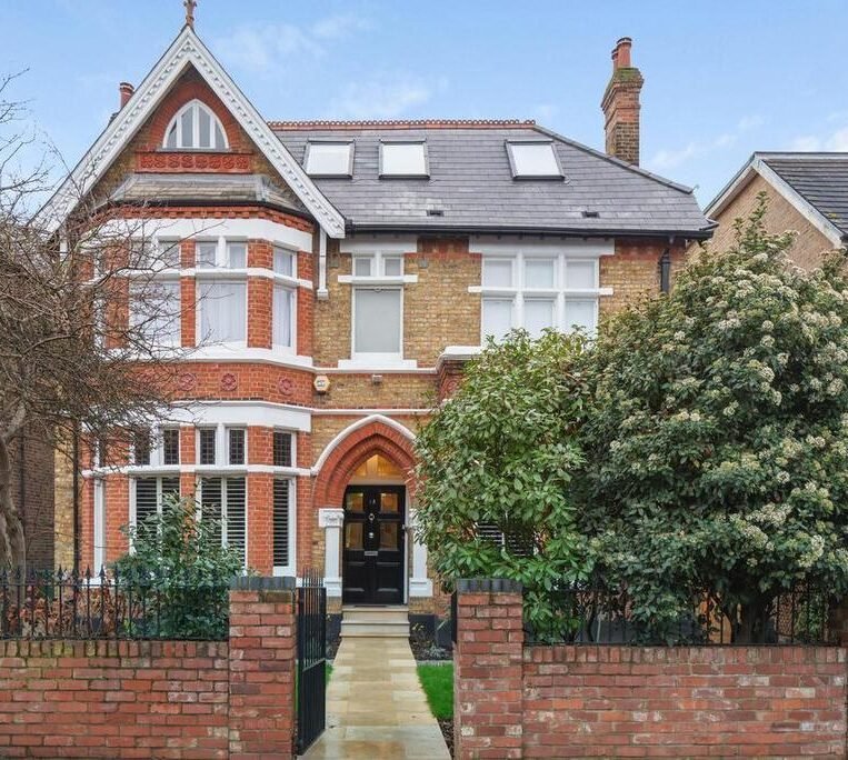 local knowledge of roofing in gunnersbury