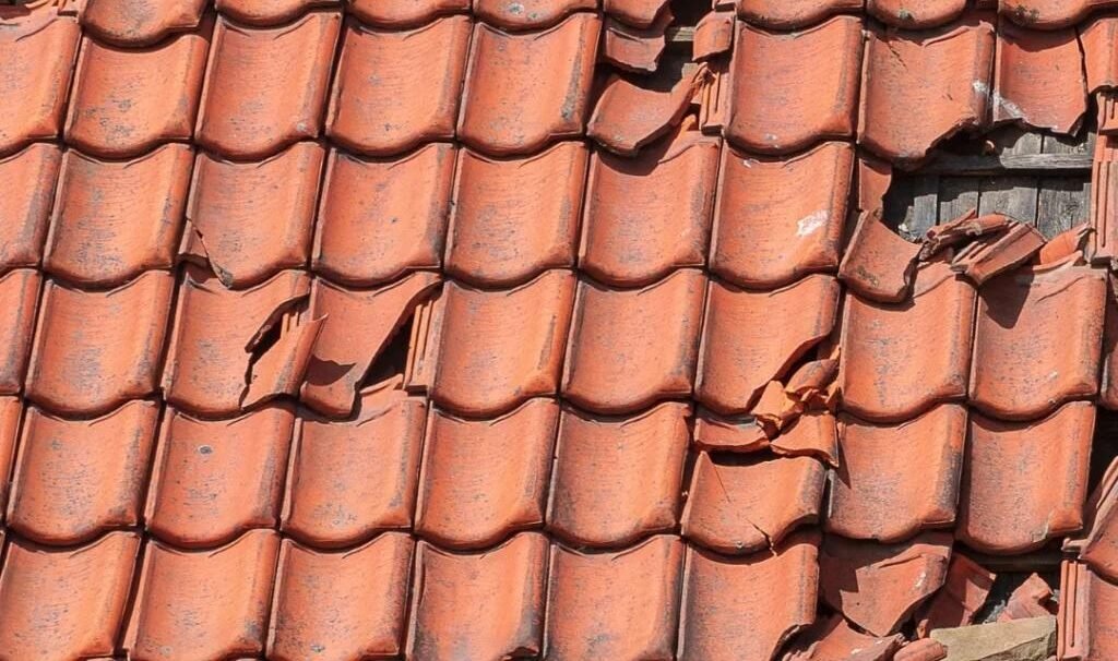 failure of tile roofs